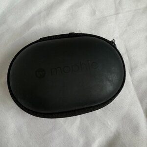 Mophie Portable Charging Case - Black